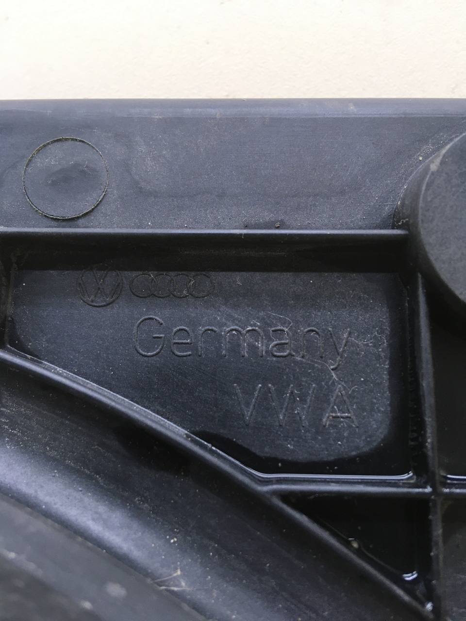 Диффузор вентилятора Volkswagen Tiguan (5N2) 2011-2016