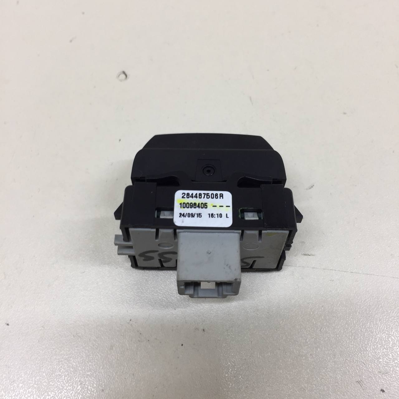 Кнопка многофункциональная Renault Sandero Stepway (5S) 2014-2022 Кнопка многофункциональная Renault Sandero Stepway (5S) 2014-2022