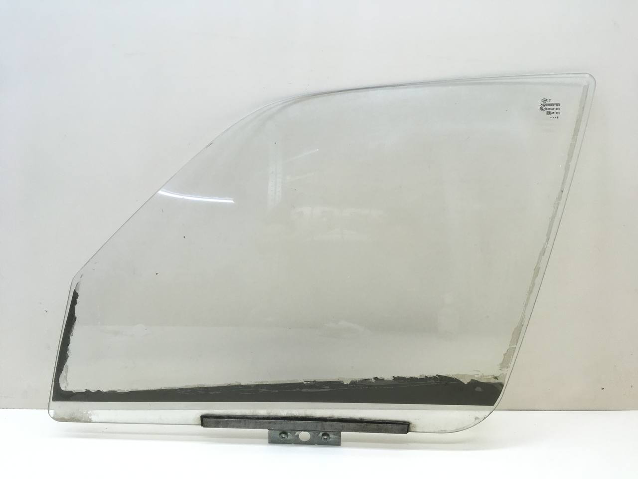 Стекло двери передней левой Chevrolet Niva 2002-2009