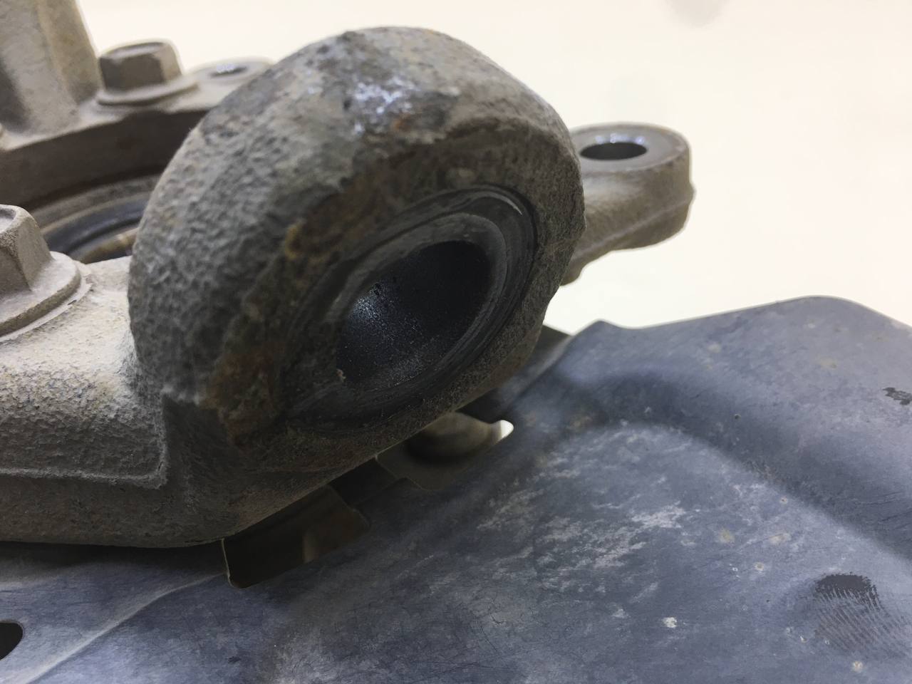 Кулак поворотный передний левый Toyota Rav 4 (A30) 2006-2013