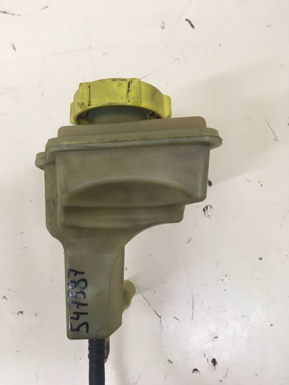 Бачок гидроусилителя Ford Fusion (JU) 2002-2012 Бачок гидроусилителя Ford Fusion (JU) 2002-2012