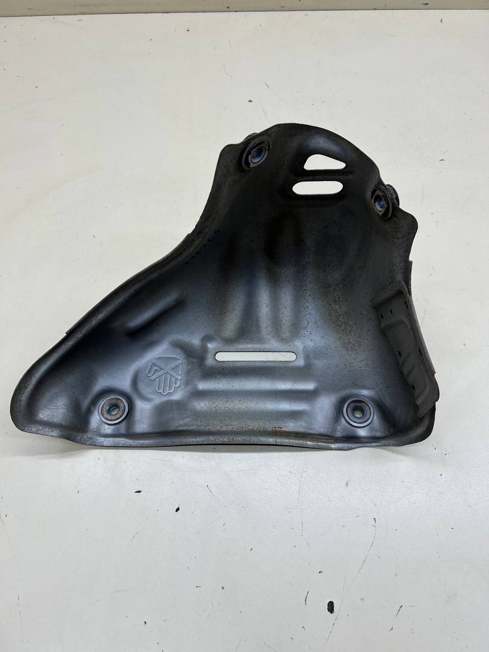 Экран тепловой Toyota Rav 4 (XA40) 2013-2019 Экран тепловой Toyota Rav 4 (XA40) 2013-2019