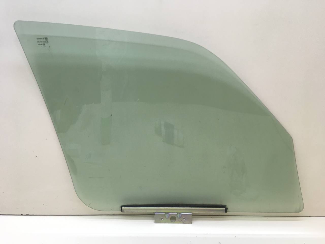 Стекло двери передней левой Chevrolet Niva 2009-2020