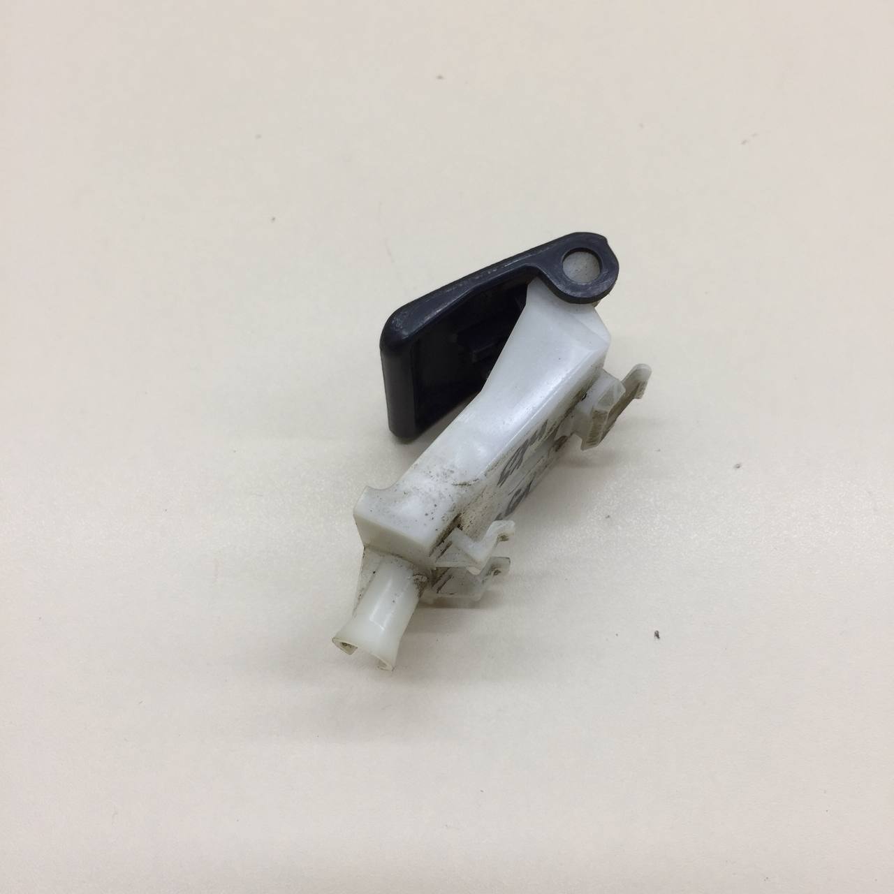 Ручка открывания капота Toyota Auris (E150) 2006-2012 Ручка открывания капота Toyota Auris (E150) 2006-2012