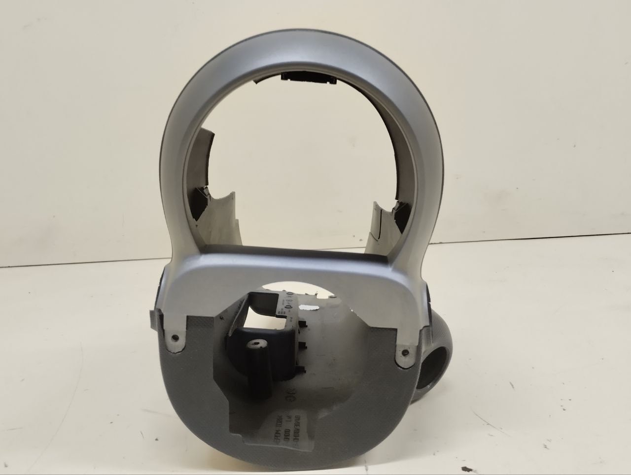 Кожух рулевой колонки Peugeot 107 2006-2014 Кожух рулевой колонки Peugeot 107 2006-2014