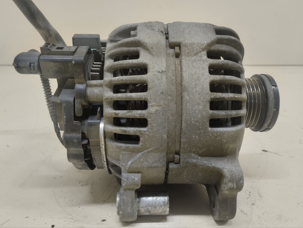Генератор Volkswagen Jetta (A6) 2010-2019 Генератор Volkswagen Jetta (A6) 2010-2019