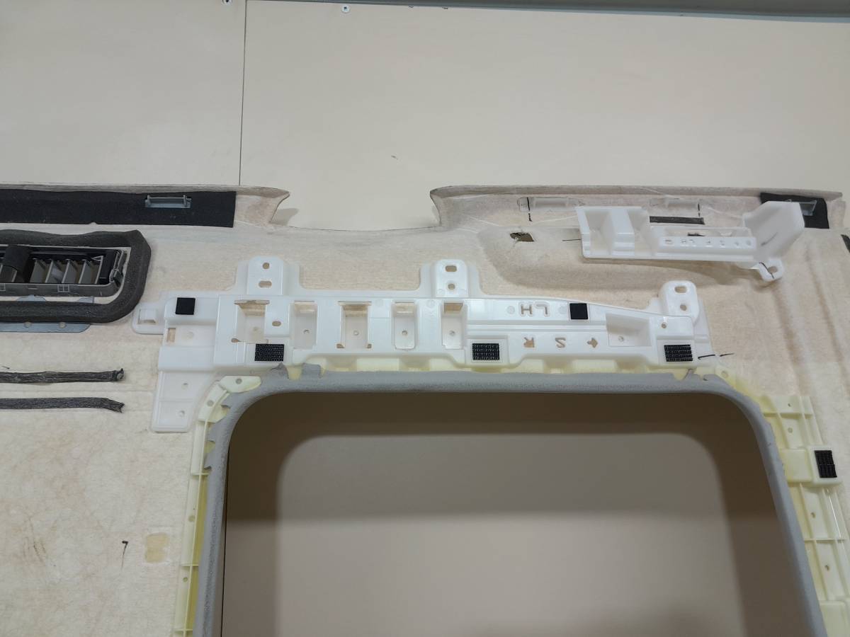 Обшивка потолка Toyota Land Cruiser (J200) 2007-2015 Обшивка потолка Toyota Land Cruiser (J200) 2007-2015