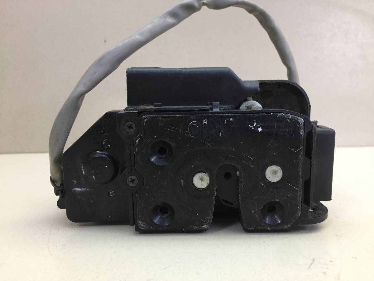 Замок двери передней правой Hyundai Getz 2002-2010