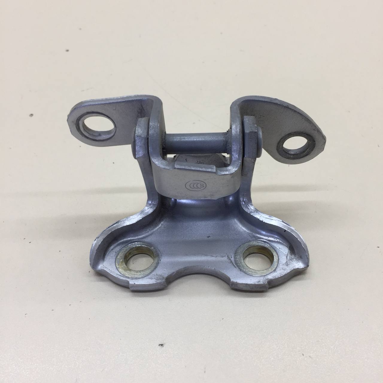 Петля двери задней правой верхняя Toyota Rav 4 (A30) 2006-2013 Петля двери задней правой верхняя Toyota Rav 4 (A30) 2006-2013
