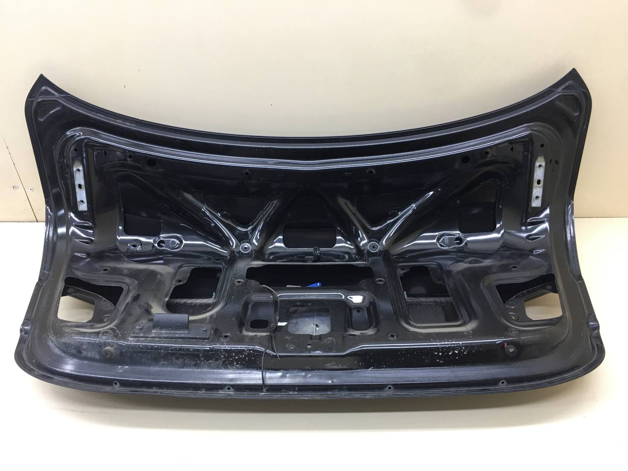 Крышка багажника Nissan Almera 3 (G11, G15) 2012> Крышка багажника Nissan Almera 3 (G11, G15) 2012>