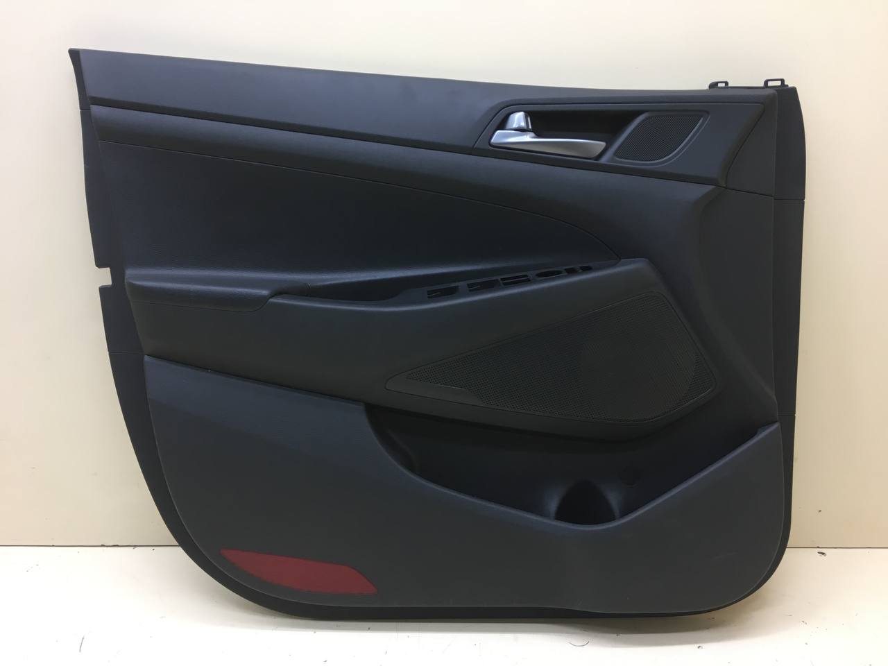 Обшивка двери передней левой Hyundai Tucson (TL) 2015-2021 Обшивка двери передней левой Hyundai Tucson (TL) 2015-2021