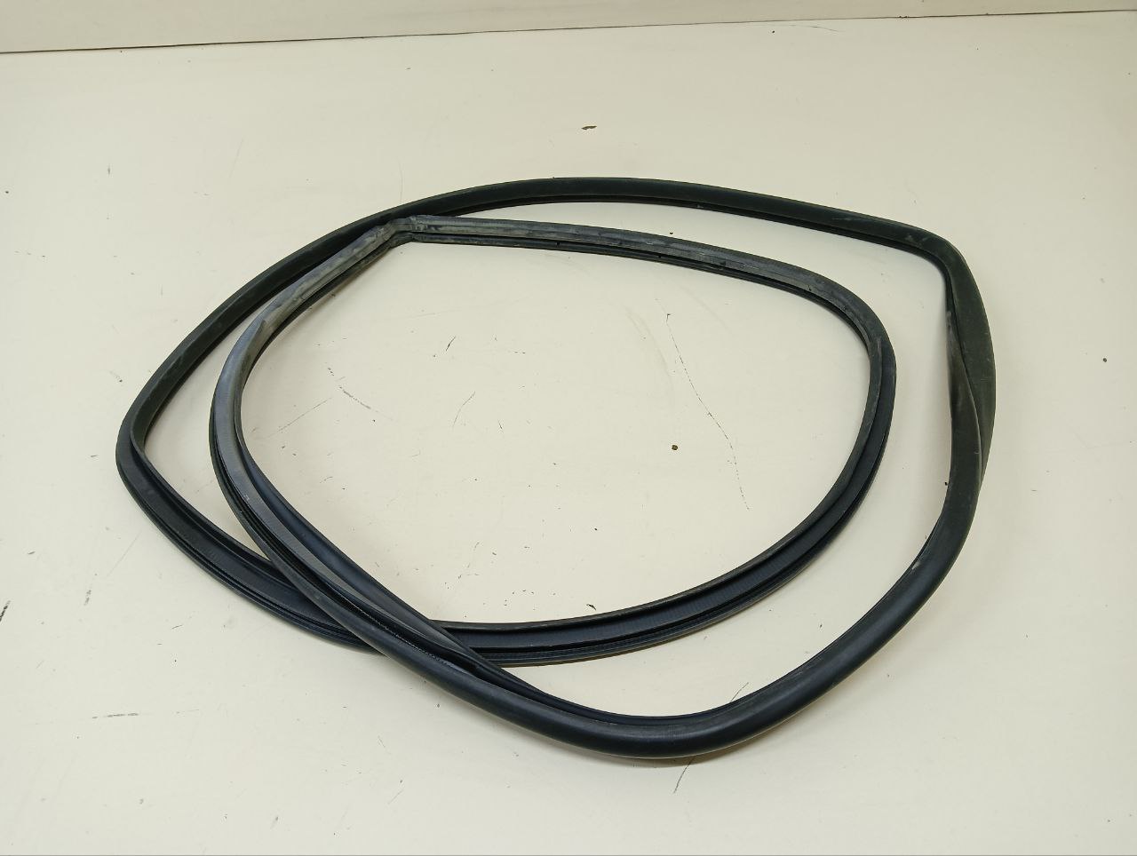 Уплотнитель проема двери передней правой Toyota Auris (E150) 2006-2012
