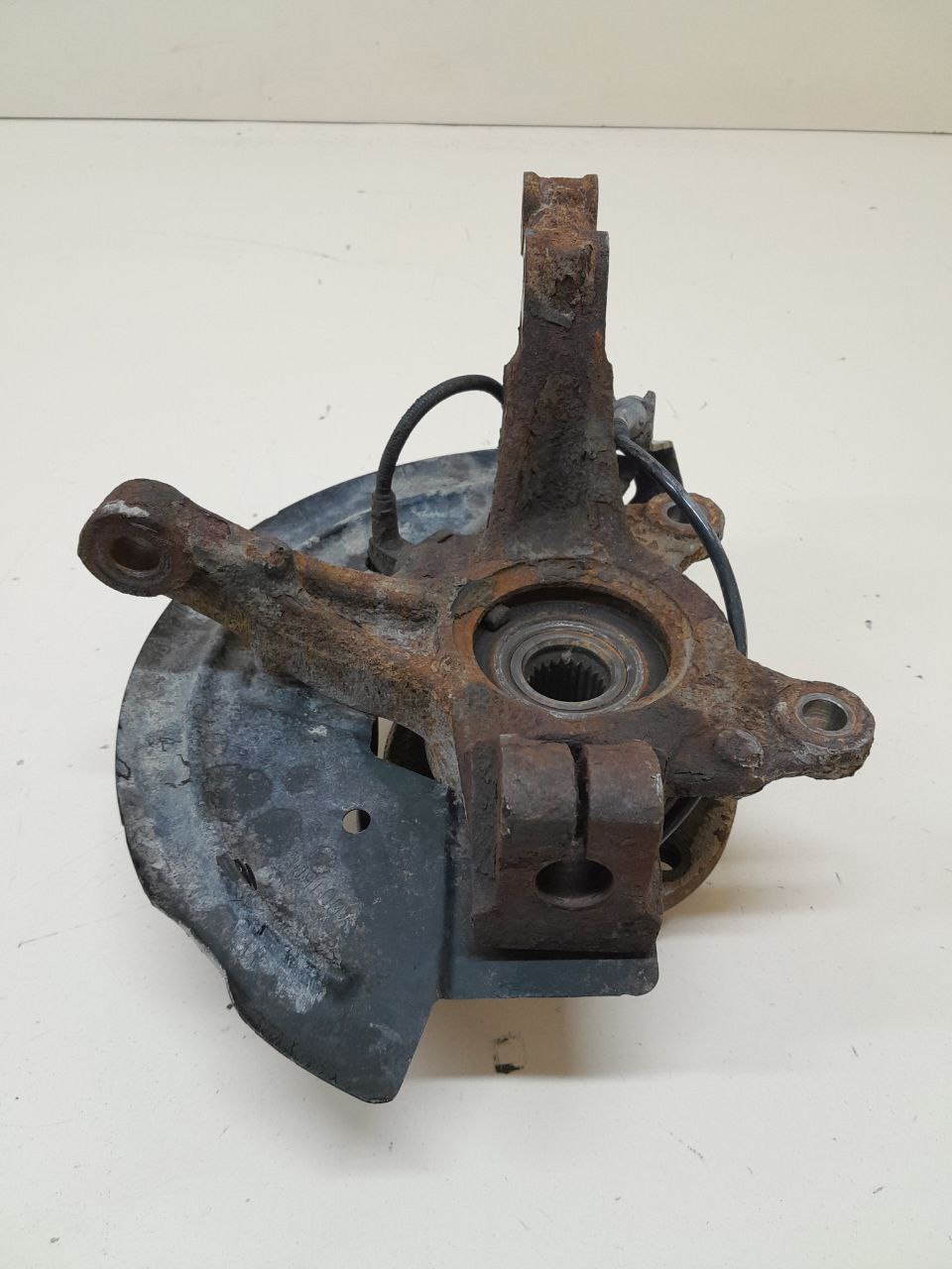 Кулак поворотный передний левый Renault Logan (2) 2014>