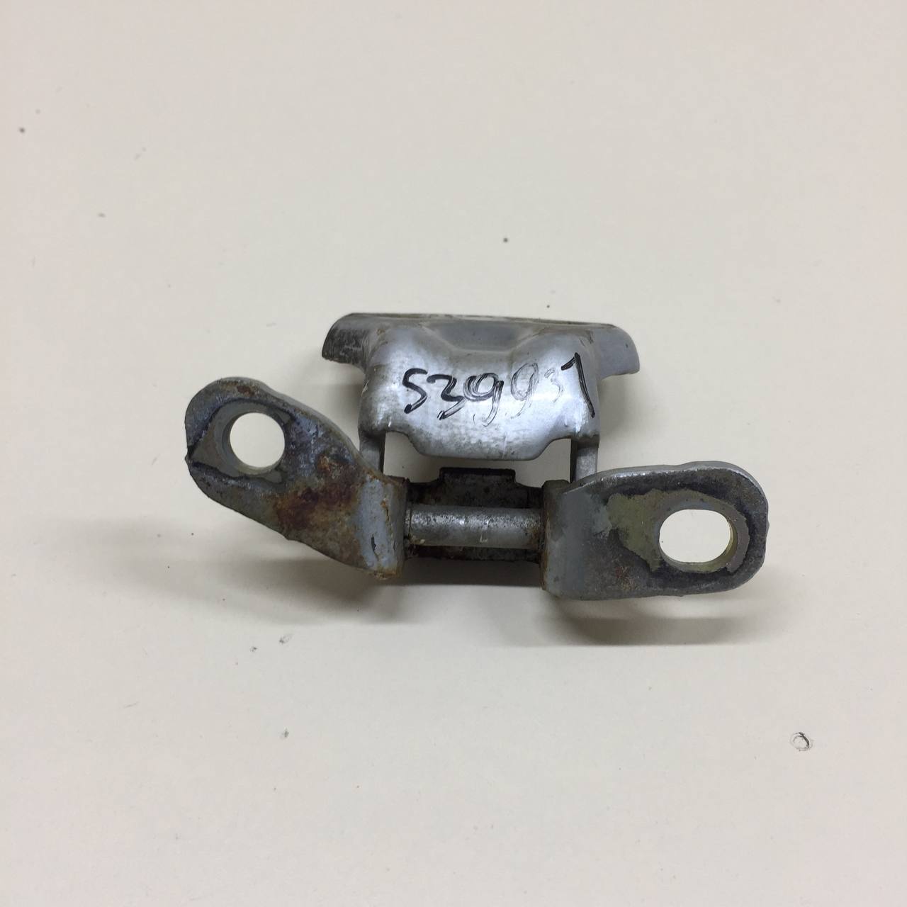 Петля двери передней правой нижняя Kia Spectra (SD) 2004-2011