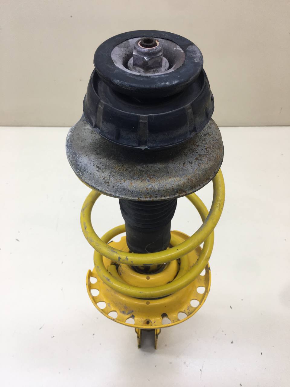 Амортизатор передний Renault Logan (2) 2014>