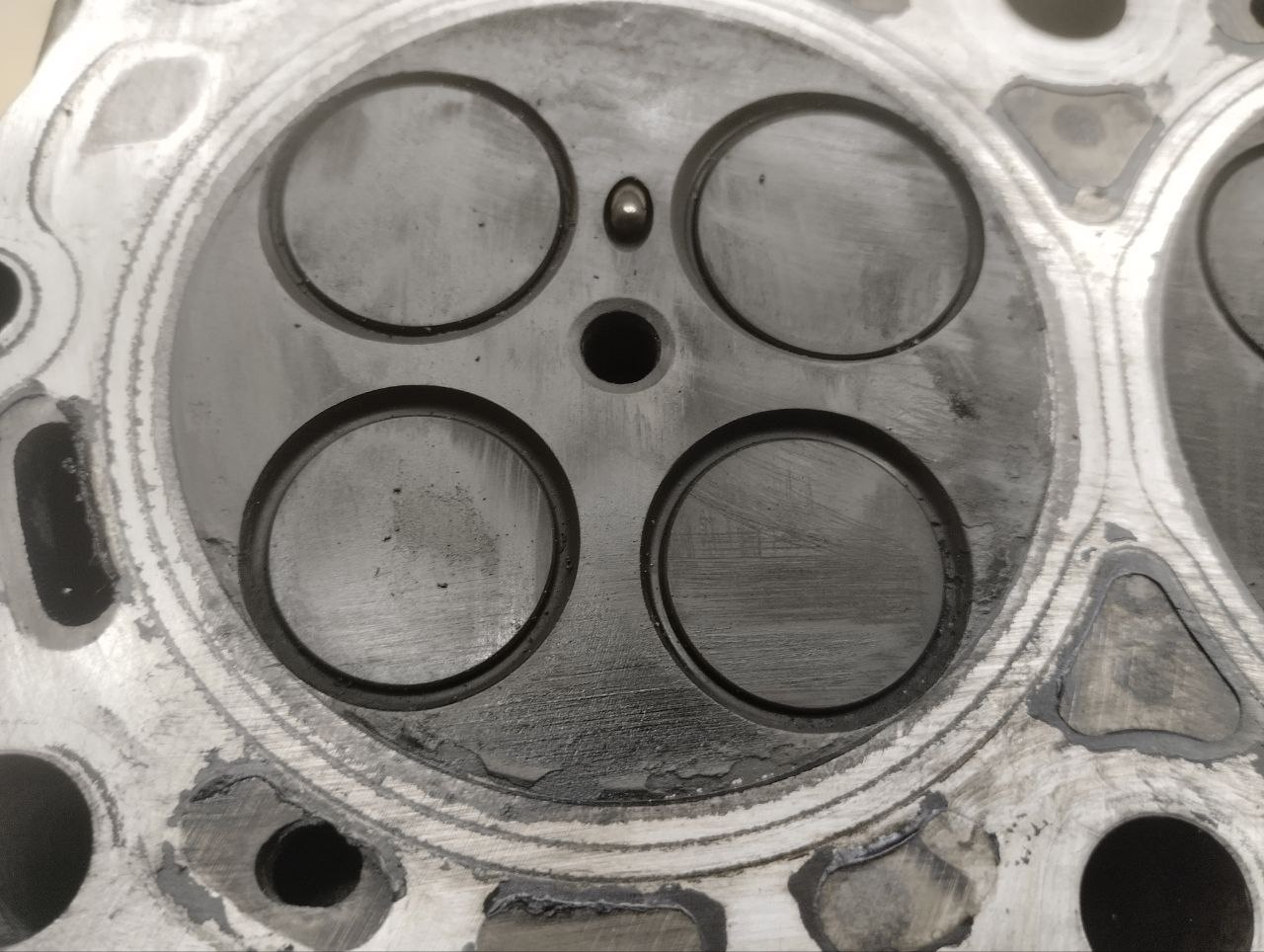 Головка блока цилиндров Land Rover Discovery 3 (L319) 2004-2009 Головка блока цилиндров Land Rover Discovery 3 (L319) 2004-2009