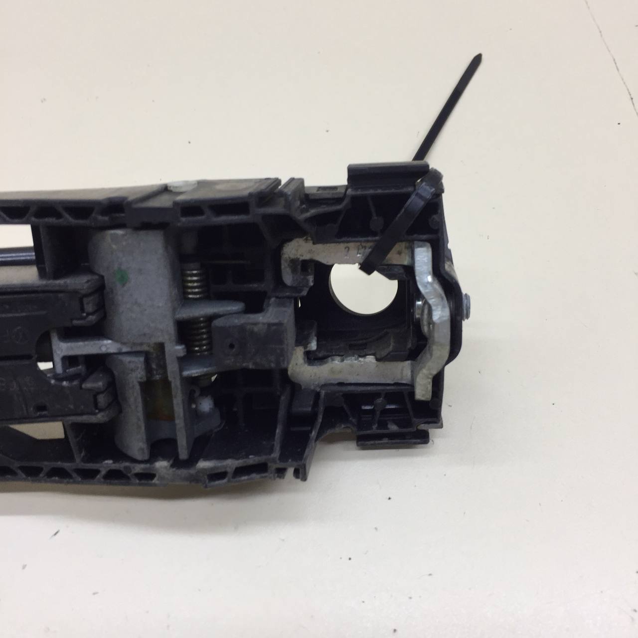 Ручка двери передней наружная левая Volkswagen Polo (MK5) 2011-2020 Ручка двери передней наружная левая Volkswagen Polo (MK5) 2011-2020
