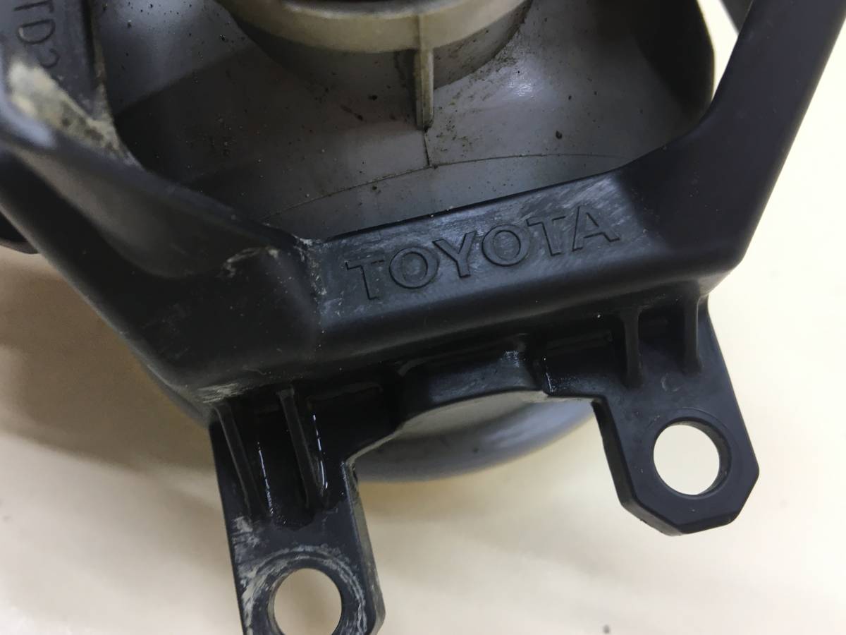Фара противотуманная правая Toyota Rav 4 (XA40) 2013-2019