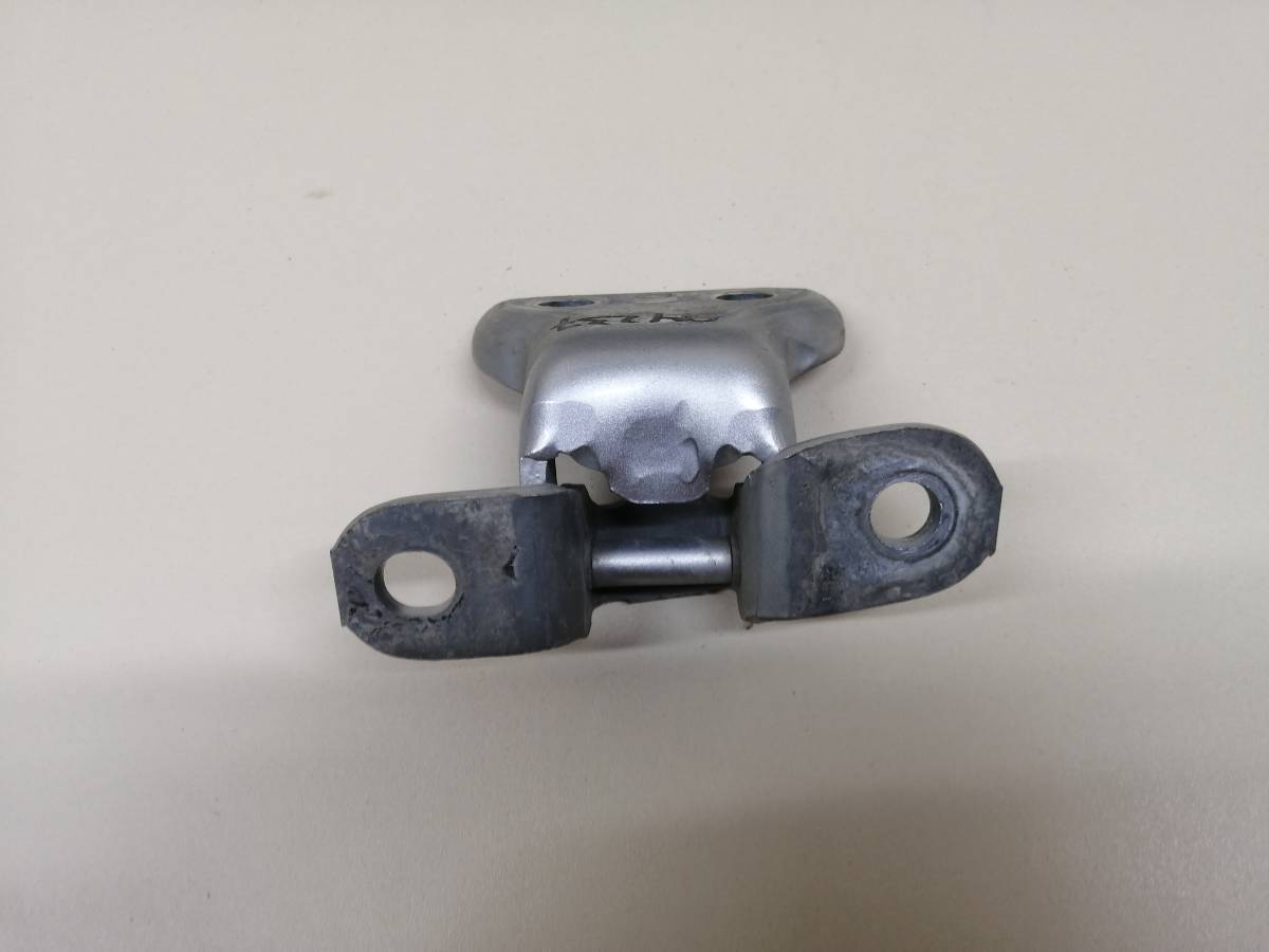 Петля двери передней левой нижняя Toyota Camry (V40) 2006-2011 Петля двери передней левой нижняя Toyota Camry (V40) 2006-2011