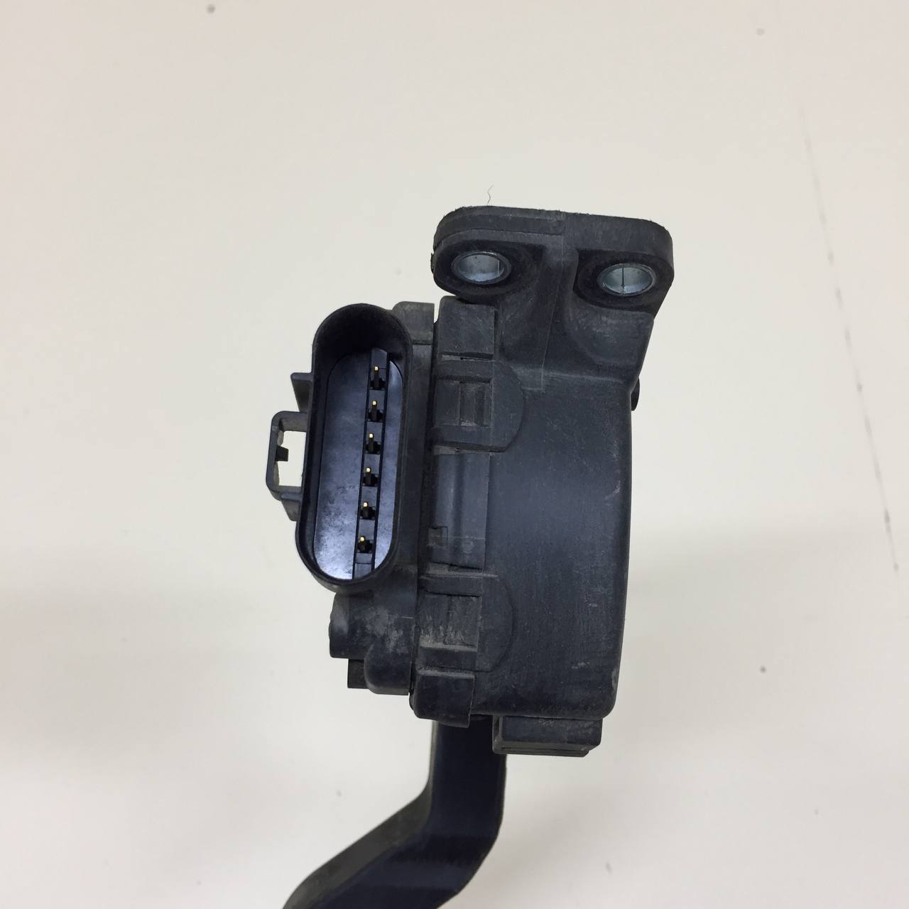 Педаль газа Ford Fusion (JU) 2002-2012 Педаль газа Ford Fusion (JU) 2002-2012
