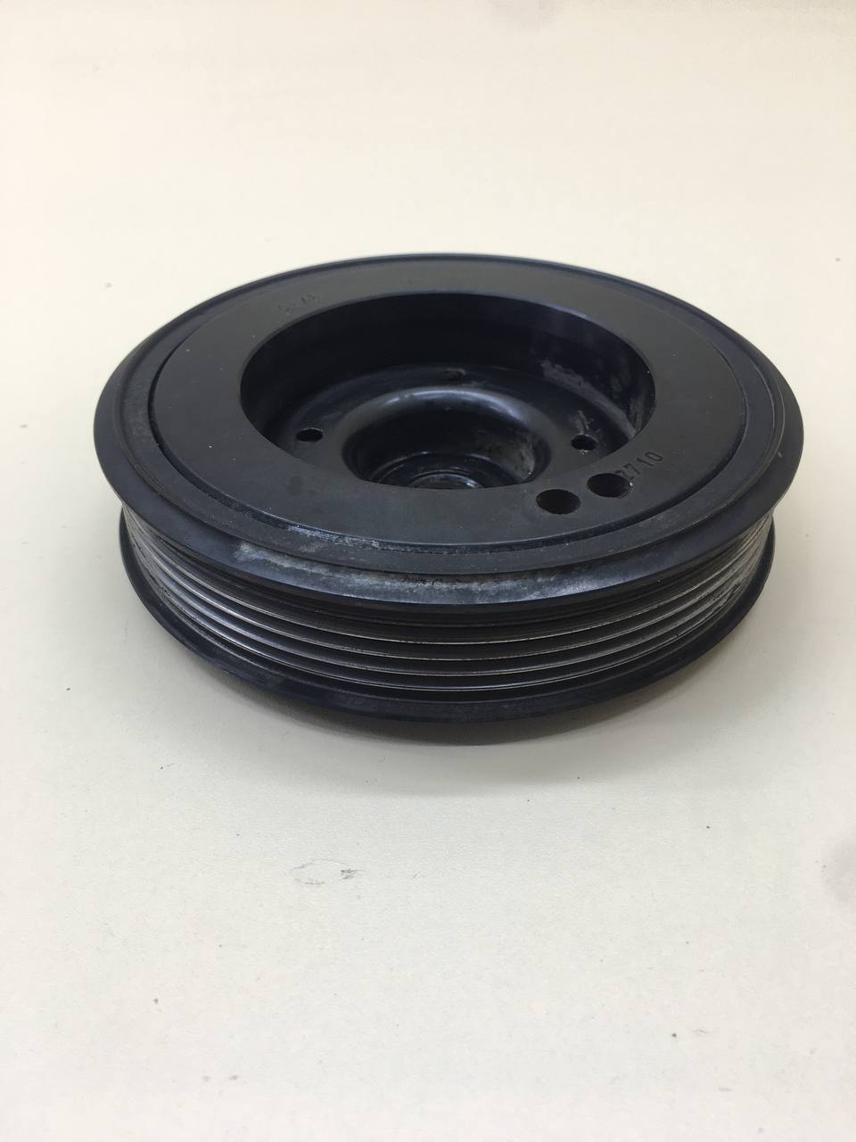 Шкив коленвала Volkswagen Passat B7 2011-2015 Шкив коленвала Volkswagen Passat B7 2011-2015