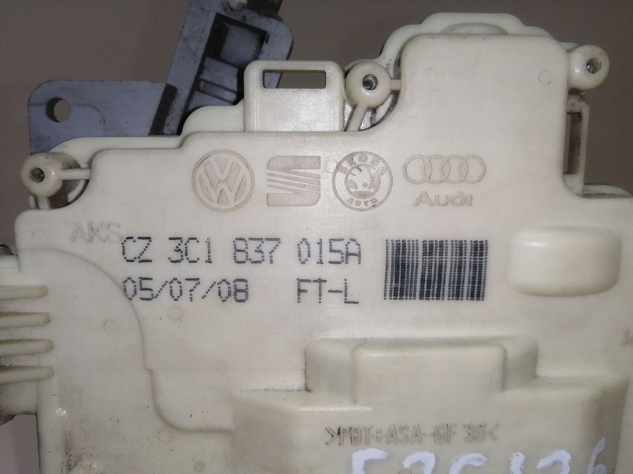Замок двери передней левой Audi Q7 (4L) 2005-2015 Замок двери передней левой Audi Q7 (4L) 2005-2015
