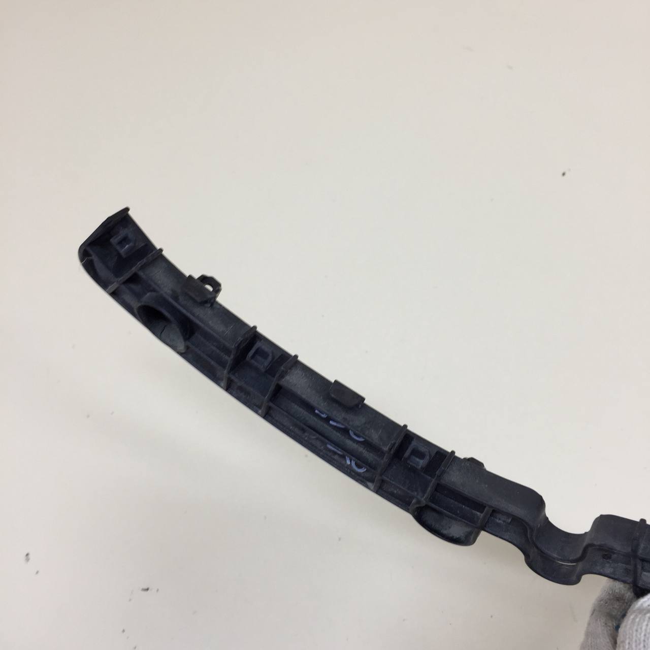 Кронштейн заднего бампера правый Mitsubishi Outlander (GF) 2012>