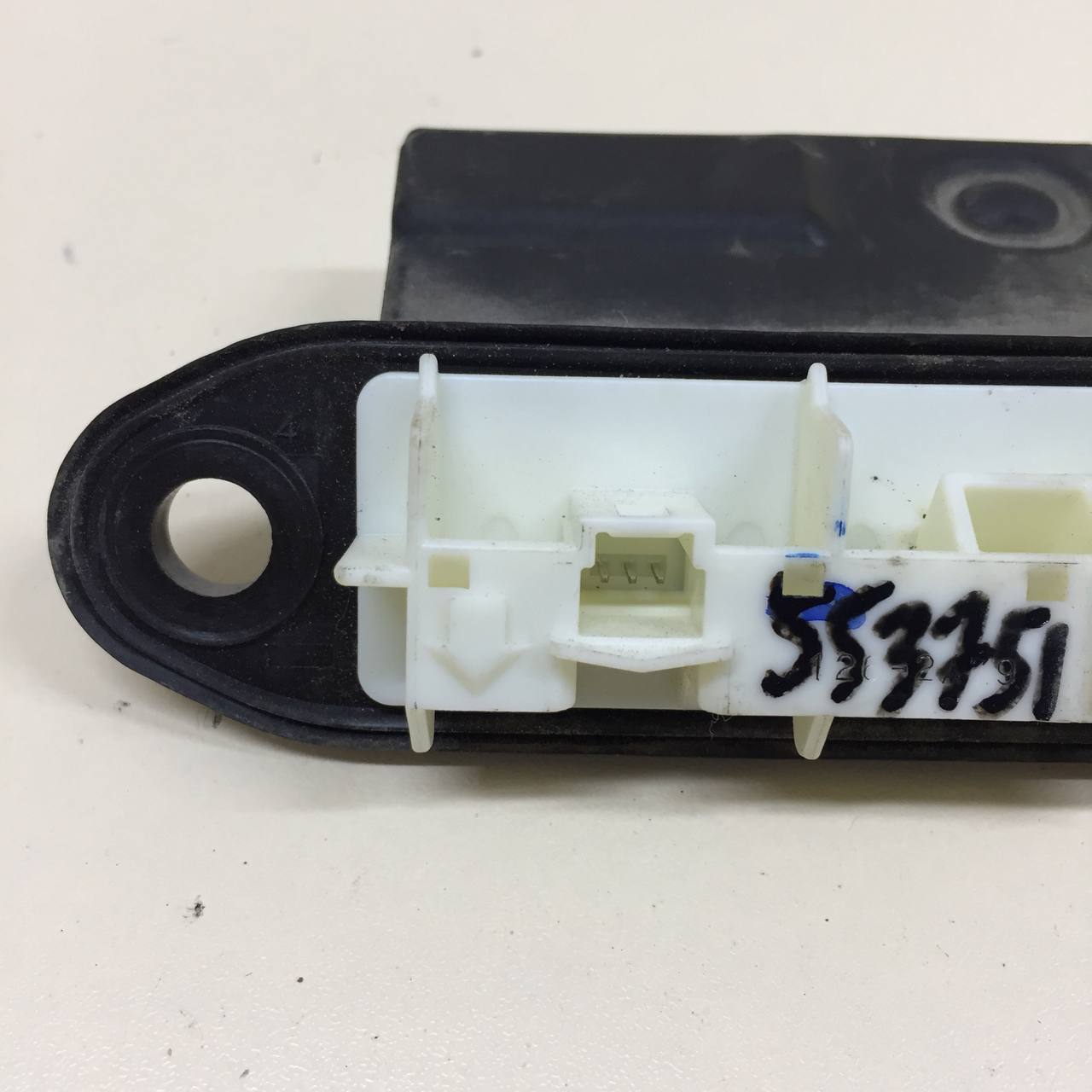 Кнопка открывания багажника Toyota Rav 4 (XA40) 2013-2019 Кнопка открывания багажника Toyota Rav 4 (XA40) 2013-2019
