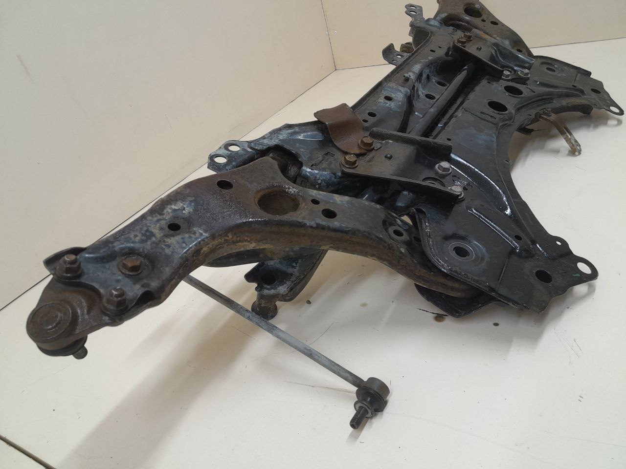 Балка подмоторная Toyota Auris (E150) 2006-2012 Балка подмоторная Toyota Auris (E150) 2006-2012