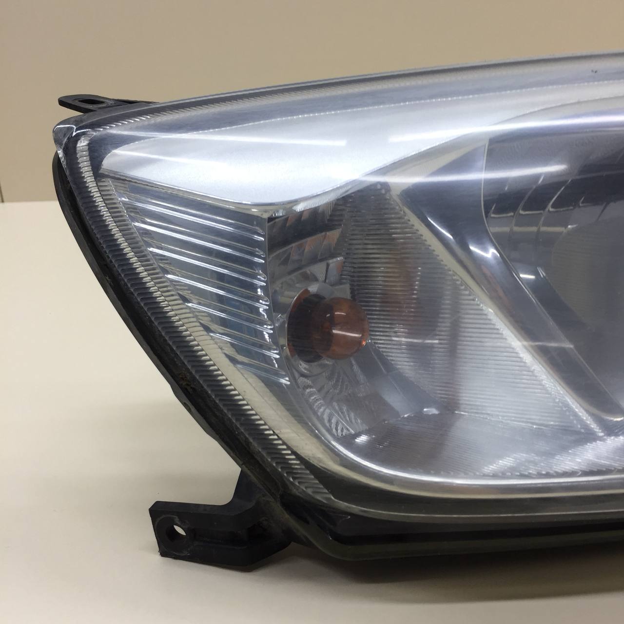 Фара правая Lada Granta 2011>