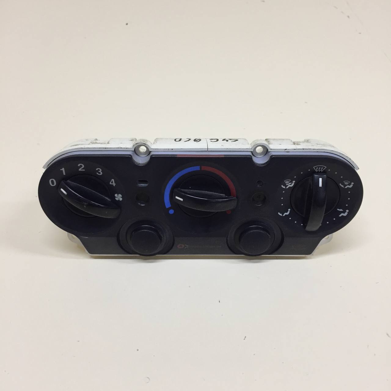 Блок управления отопителем Ford Fusion (JU) 2002-2012 Блок управления отопителем Ford Fusion (JU) 2002-2012