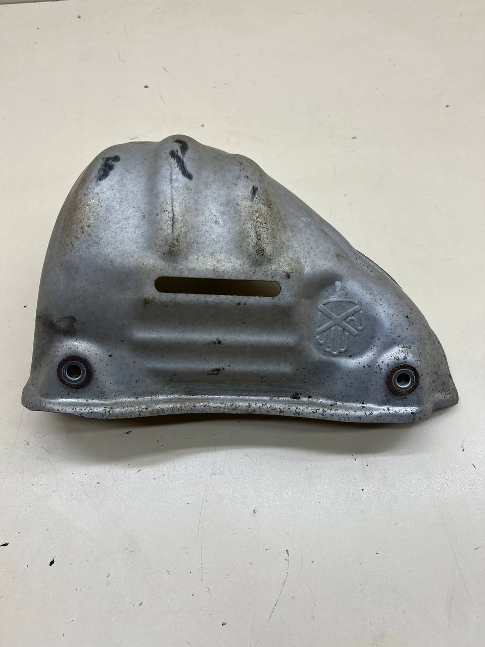 Экран тепловой Toyota Rav 4 (XA40) 2013-2019 Экран тепловой Toyota Rav 4 (XA40) 2013-2019