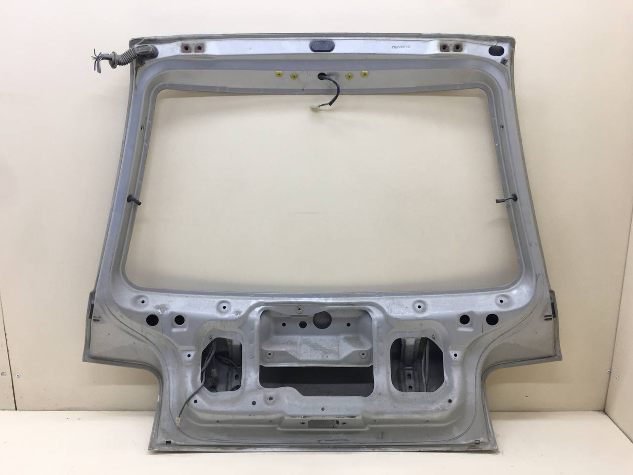 Дверь багажника Subaru Impreza (G10) 1996-2000
