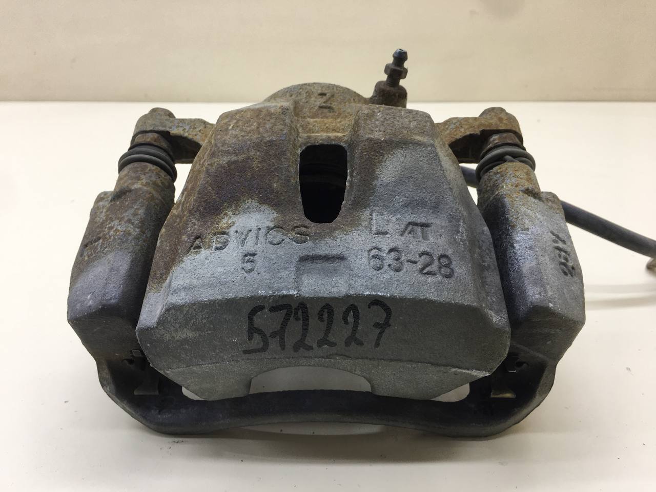 Суппорт передний левый Toyota Rav 4 (A30) 2006-2013