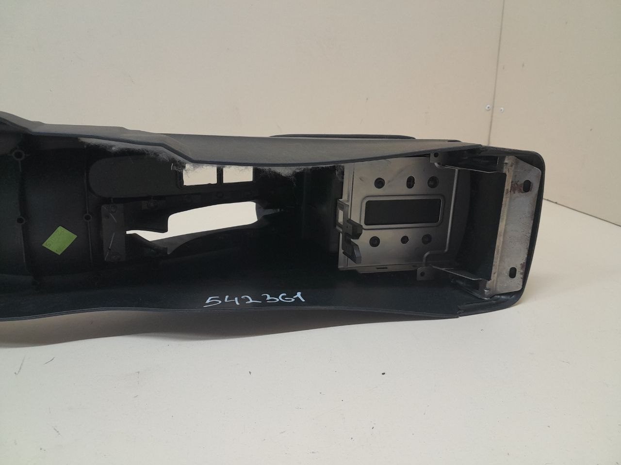 Консоль центральная Nissan Almera (N16) 2000-2006 Консоль центральная Nissan Almera (N16) 2000-2006