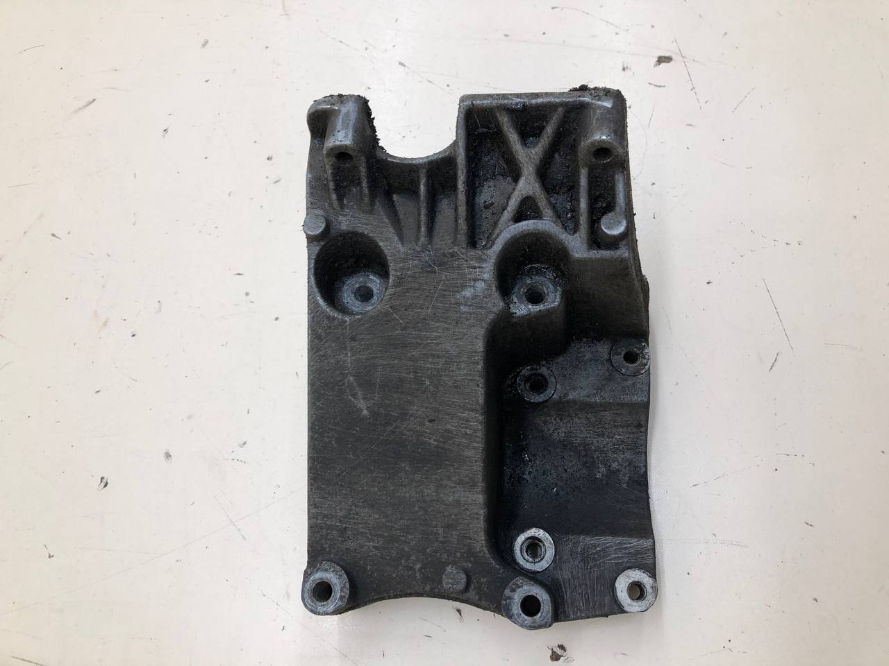 Кронштейн кондиционера Ford Focus 2 (DB) 2008-2011