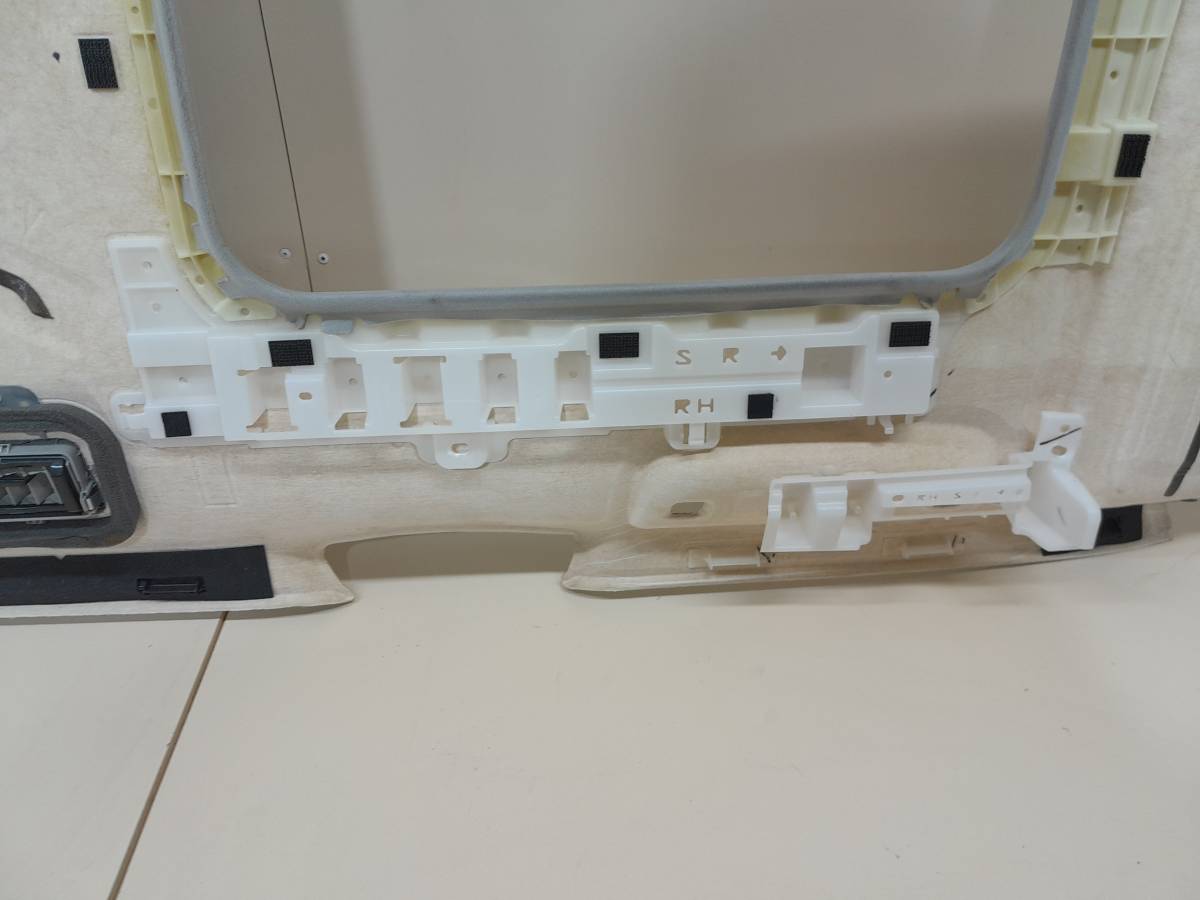 Обшивка потолка Toyota Land Cruiser (J200) 2007-2015 Обшивка потолка Toyota Land Cruiser (J200) 2007-2015