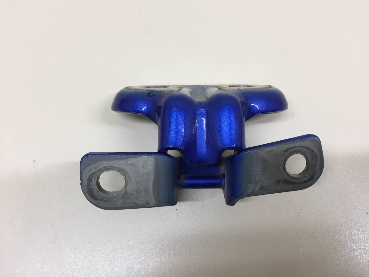 Петля двери передней левой нижняя Chevrolet Aveo T300 2011>