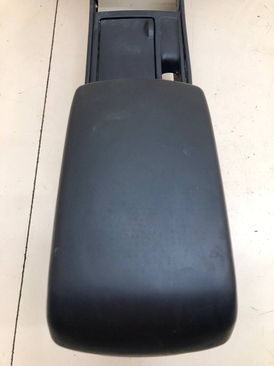 Консоль центральная Mazda Mazda 3 (BK) 2002-2009 Консоль центральная Mazda Mazda 3 (BK) 2002-2009