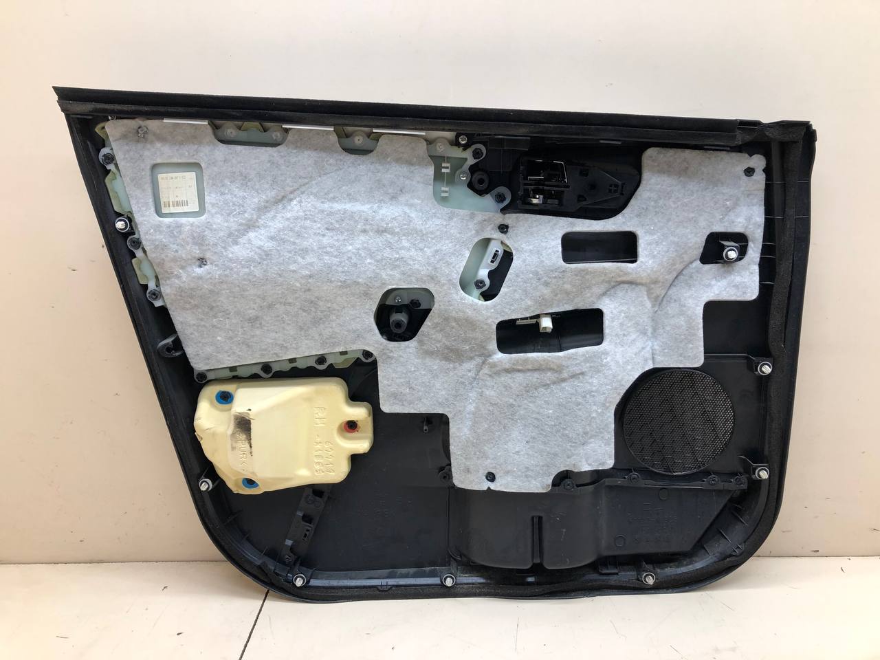 Обшивка двери передней правой Toyota Rav 4 (XA40) 2013-2019