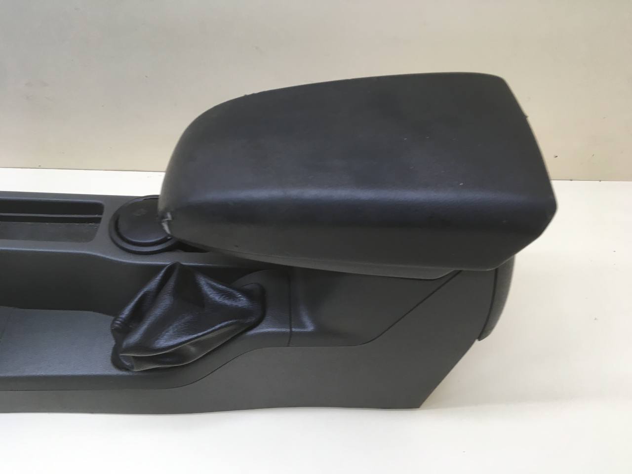 Консоль центральная Ford Focus 2 (DA) 2005-2008 Консоль центральная Ford Focus 2 (DA) 2005-2008