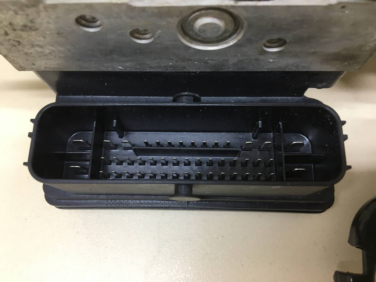 Блок ABS (насос) Hyundai Sonata 7 (LF) 2017-2019