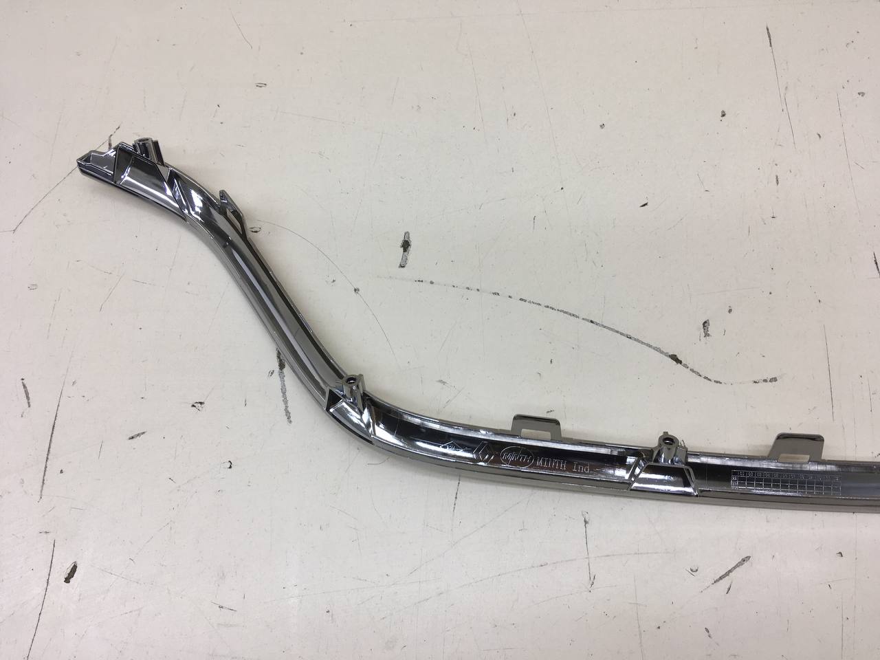 Накладка на решетку радиатора Renault Logan (2) 2014>