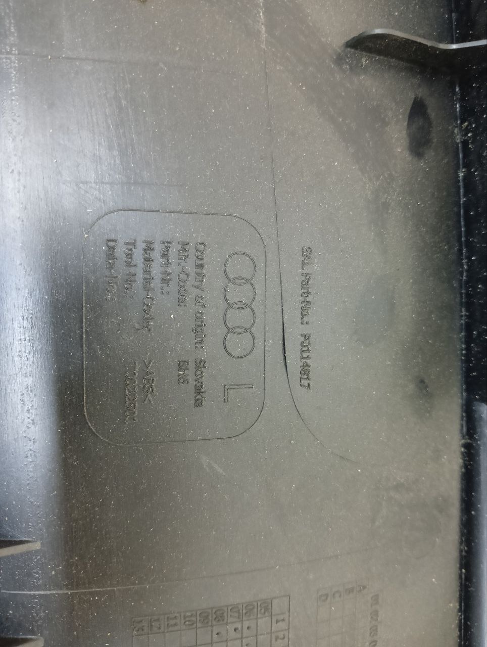 Обшивка двери передней левой Audi Q7 (4L) 2005-2015