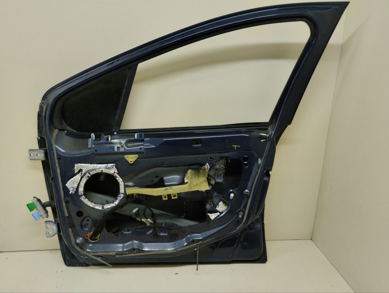 Дверь передняя правая Peugeot 308 2007>