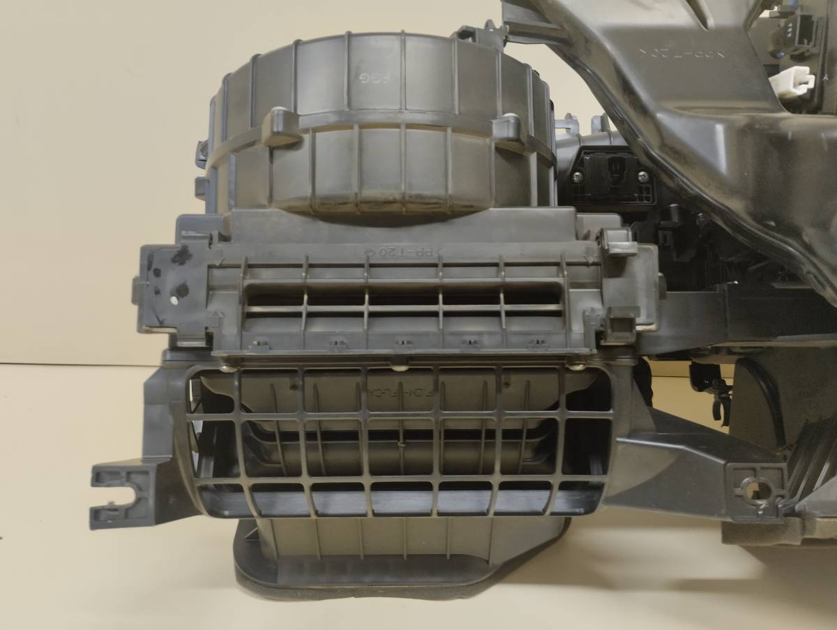Корпус отопителя Hyundai ix55 2007-2013 Корпус отопителя Hyundai ix55 2007-2013