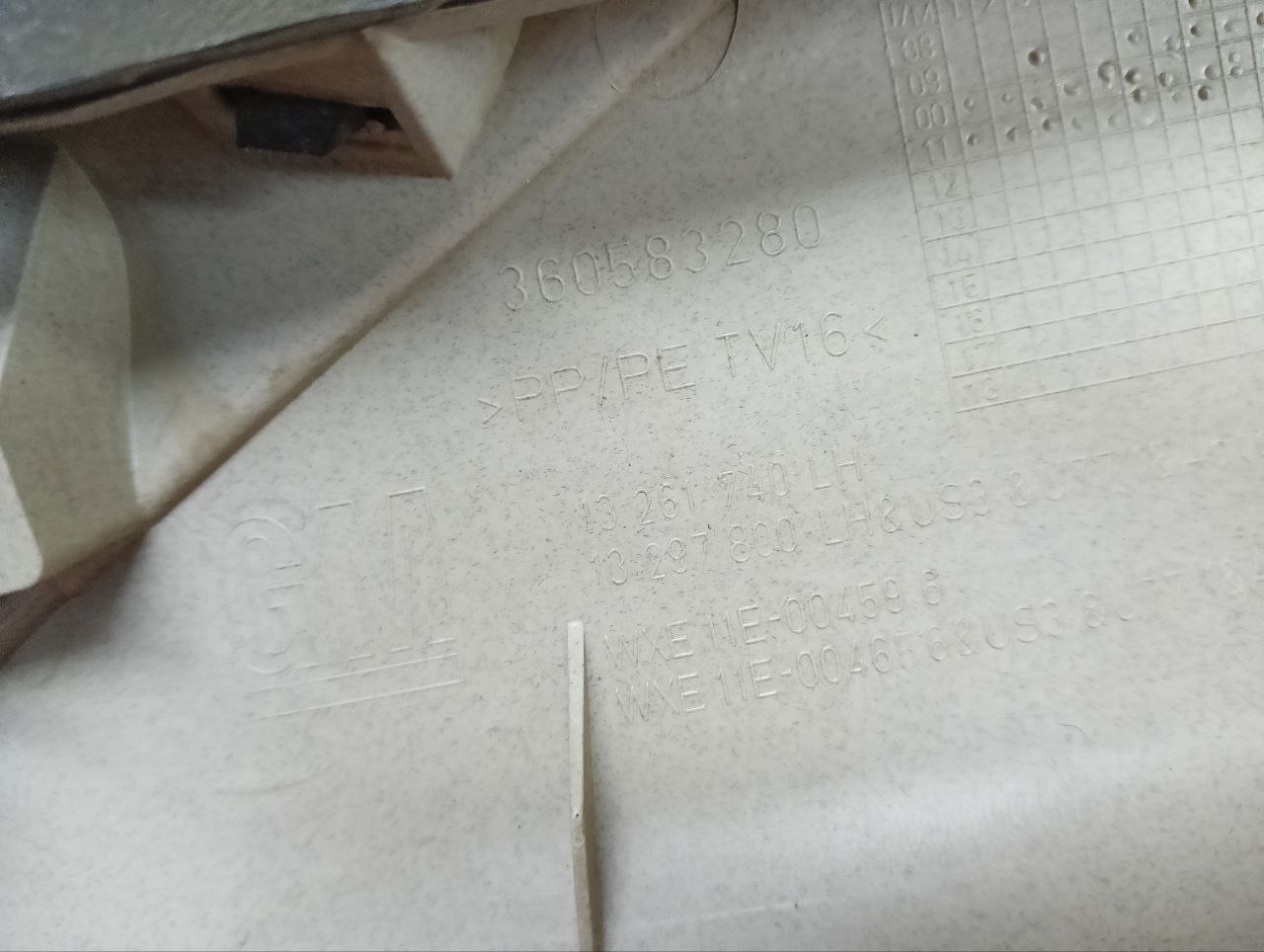 Обшивка двери багажника Opel Astra J 2010-2017