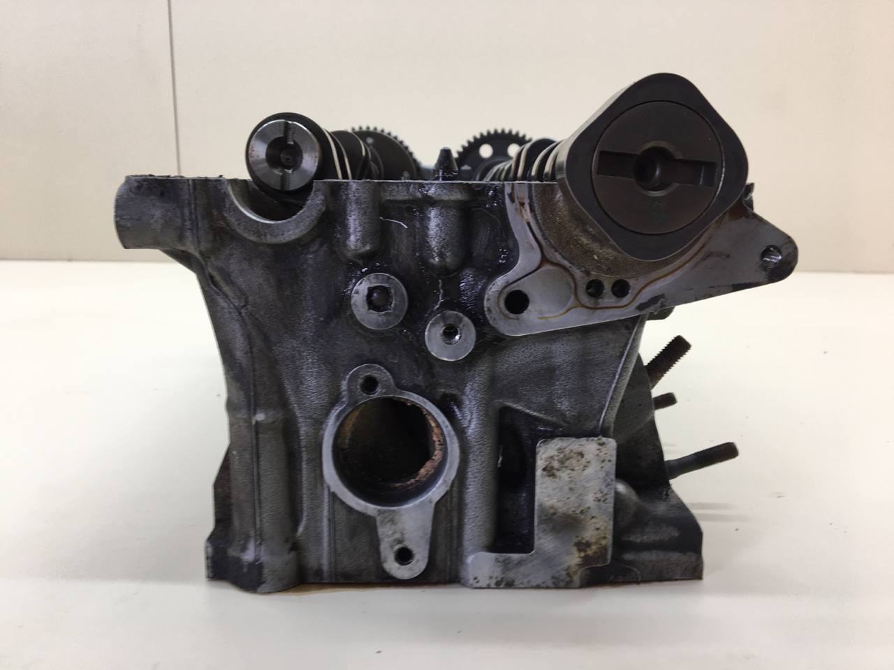 Головка блока цилиндров Volkswagen Passat B7 2011-2015 Головка блока цилиндров Volkswagen Passat B7 2011-2015
