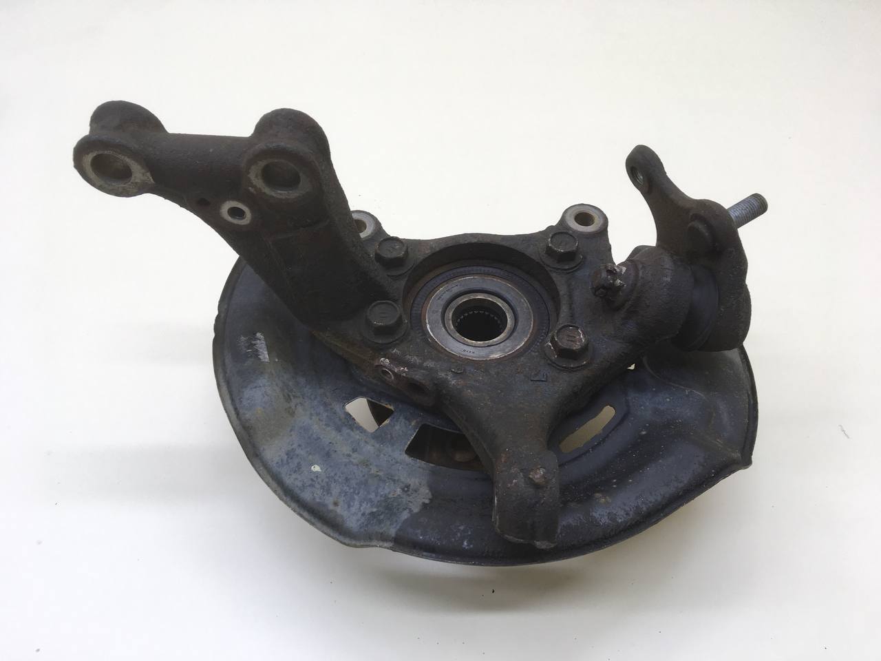Кулак поворотный передний левый Toyota Rav 4 (A30) 2006-2013