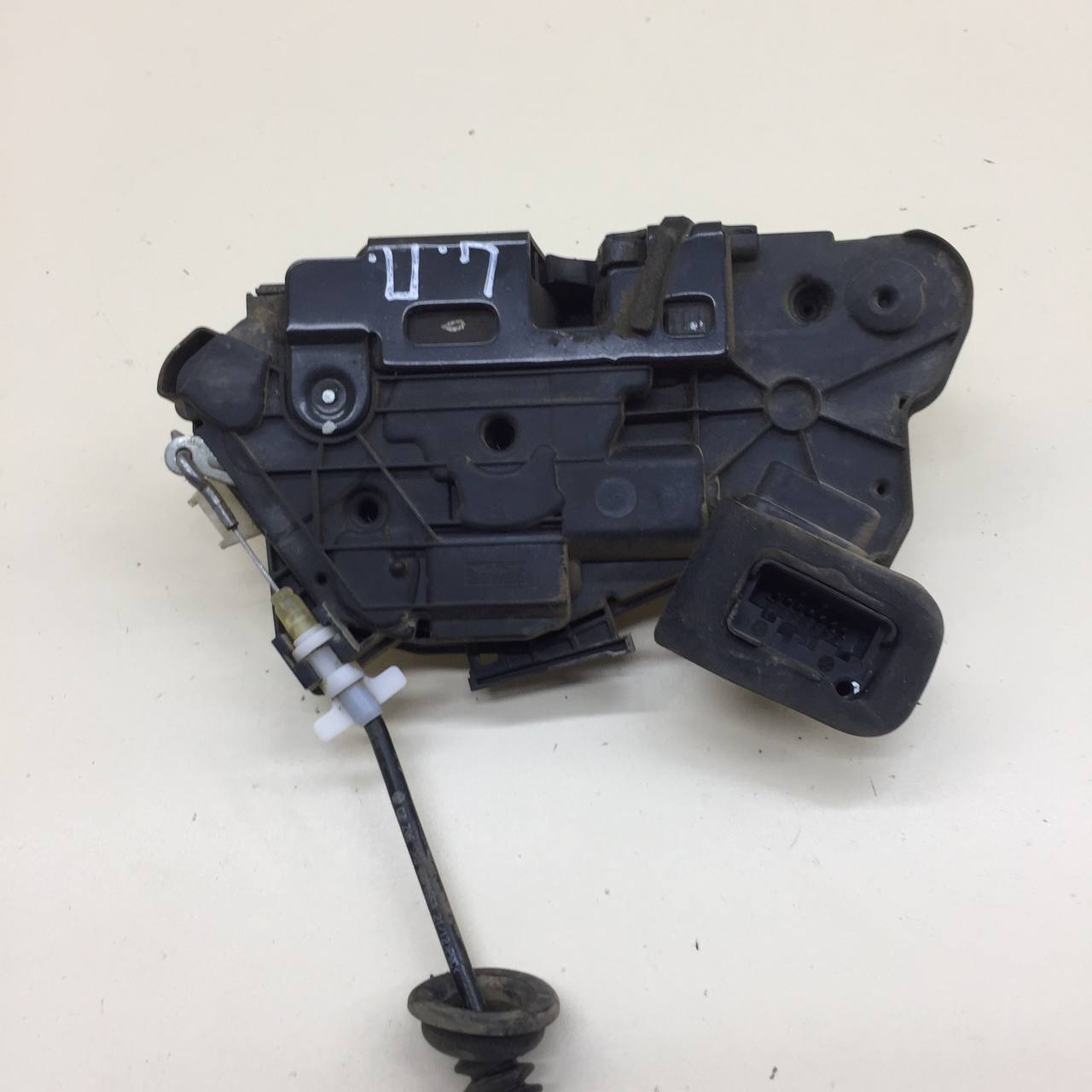 Замок двери передней левой Volkswagen Polo (MK5) 2011-2020